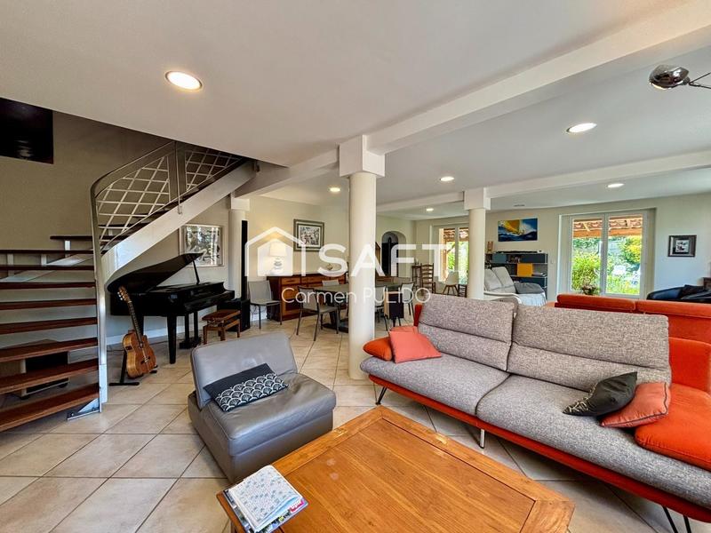 Maison - 200 m² - 6 pièces
