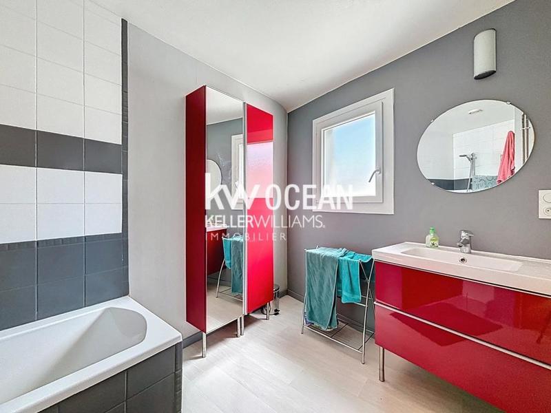 Maison - 186 m² - 8 pièces