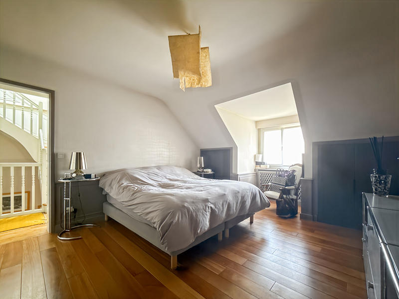 Maison - 207 m² - 8 pièces