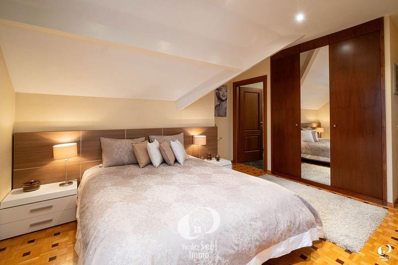 Maison traditionnelle - 274 m² - 8 pièces