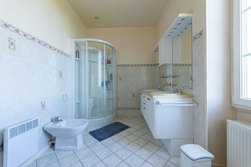 Maison - 327 m² - 7 pièces