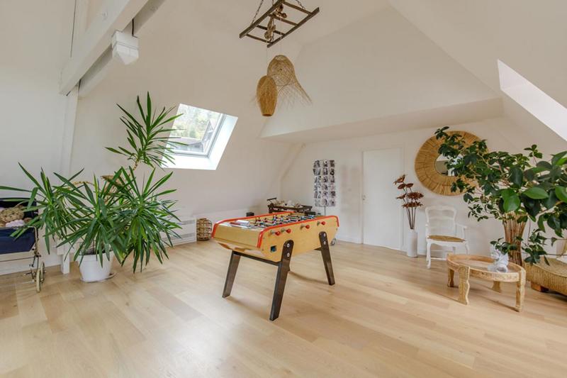 Maison - 275 m² - 9 pièces