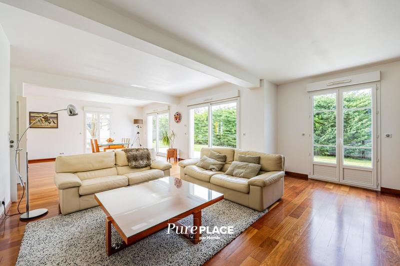 Maison - 205 m² - 8 pièces