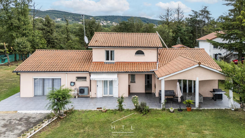 Maison - 215 m² - 7 pièces