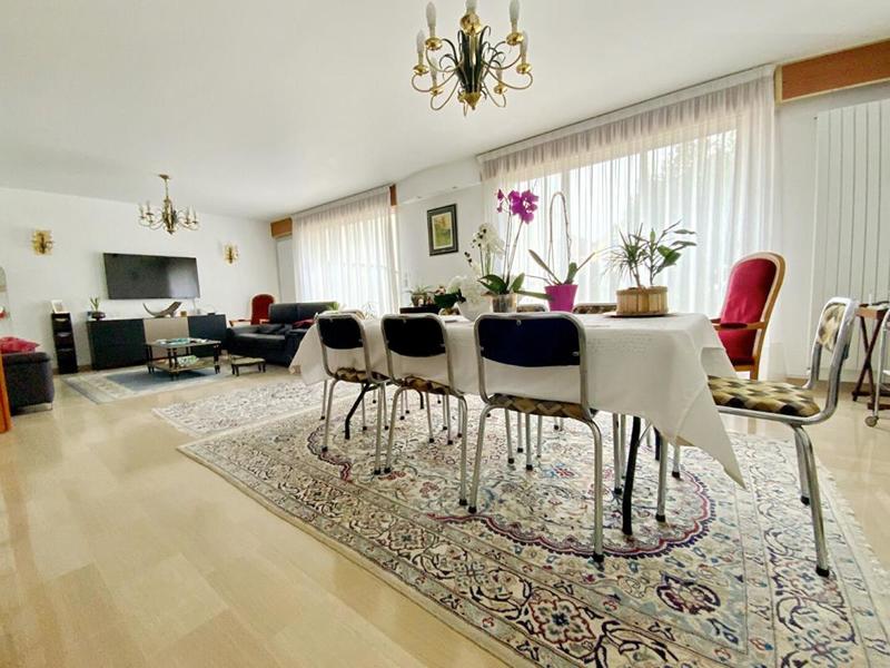 Maison - 250 m² - 6 pièces