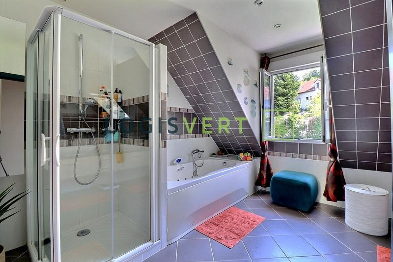 Maison - 352 m² - 8 pièces