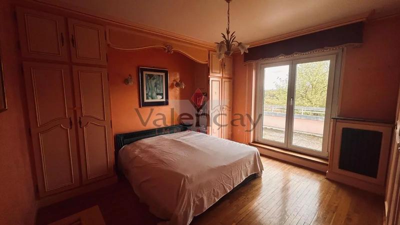 Maison - 215 m² - 8 pièces