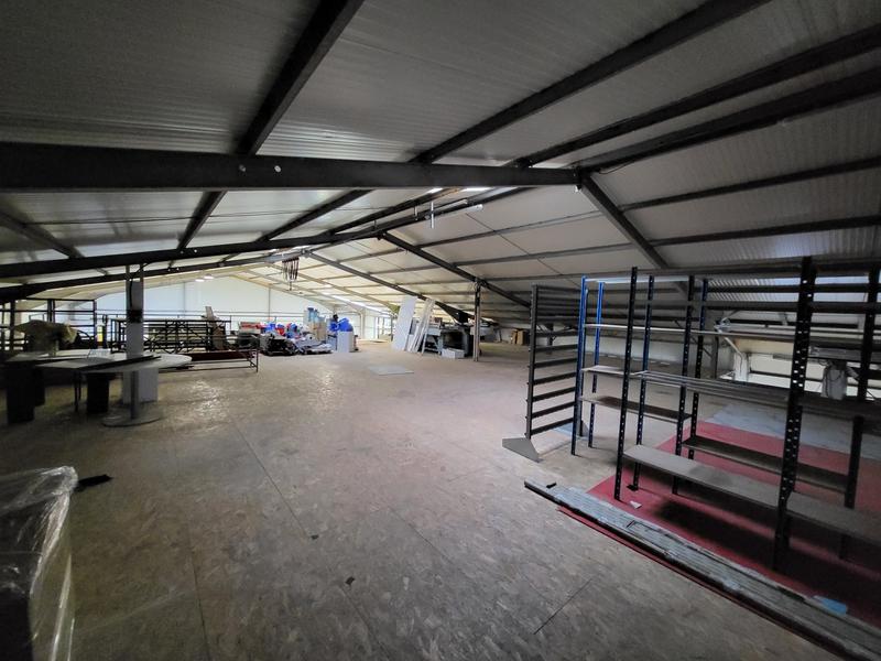 Entrepôt - 1 200 m²