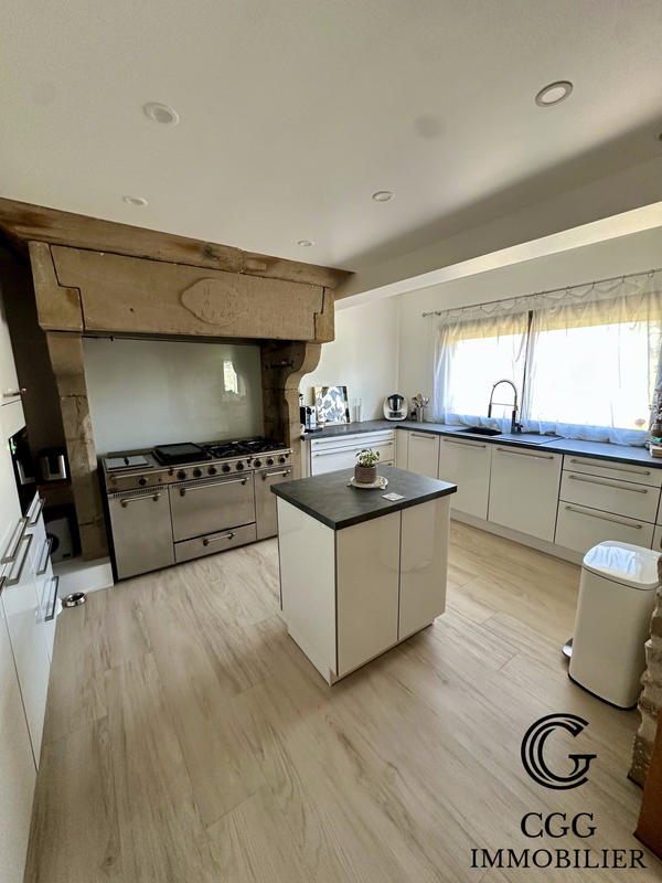 Maison - 223 m² - 6 pièces