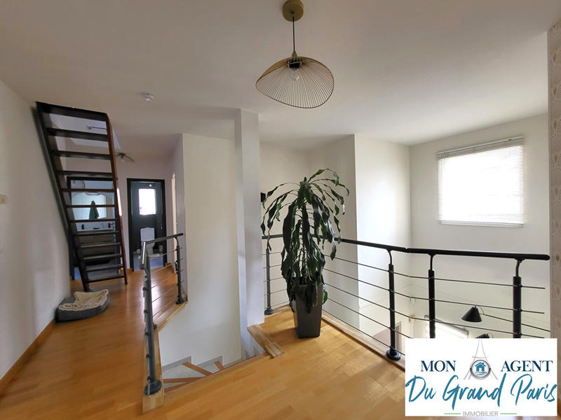 Maison - 216 m² - 10 pièces