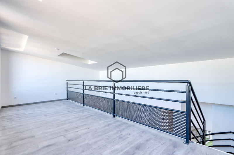 Loft - 85 m² - 5 pièces