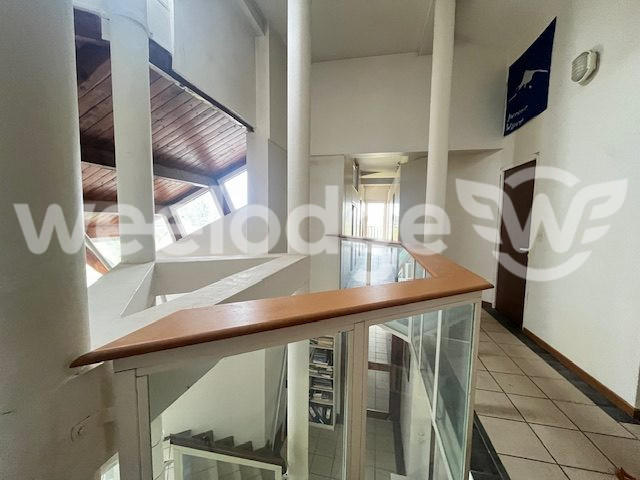 Maison - 320 m² - 12 pièces