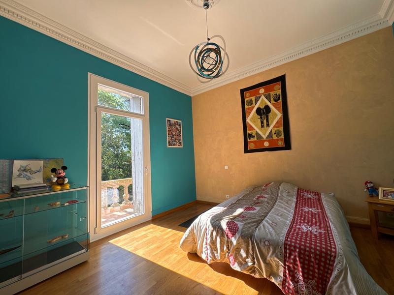 Maison - 380 m² - 11 pièces