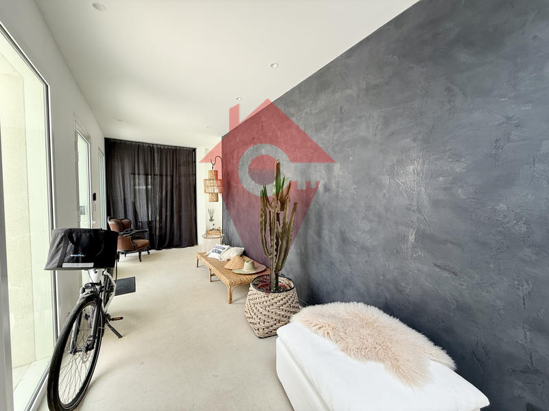 Maison - 285 m² - 8 pièces