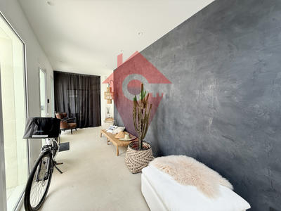 Maison - 285 m² - 8 pièces