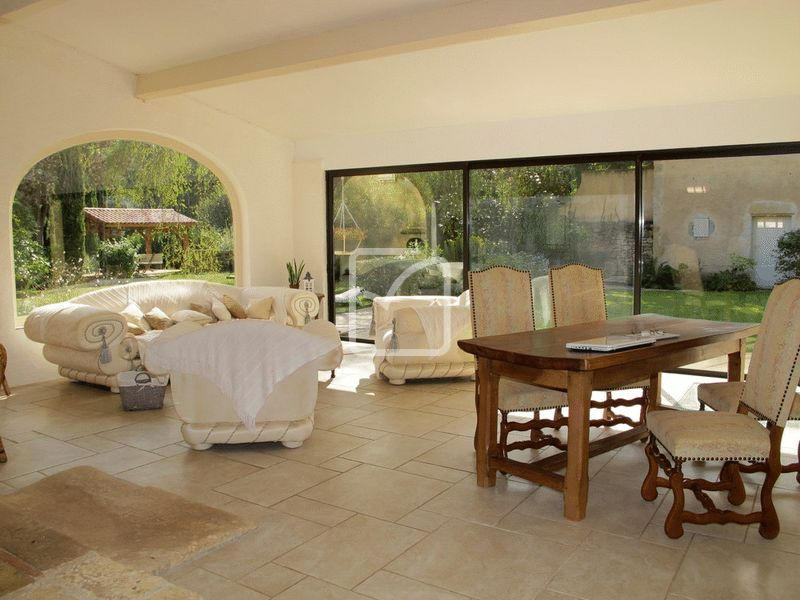 Propriété - 287 m² - 12 pièces