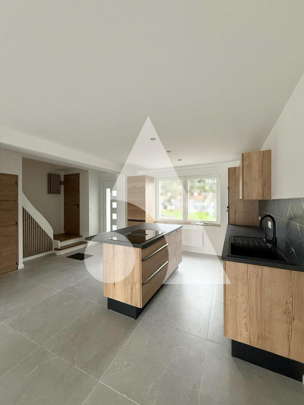 Maison - 90 m² - 4 pièces