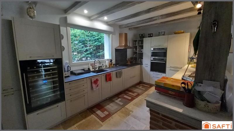 Maison - 220 m² - 6 pièces