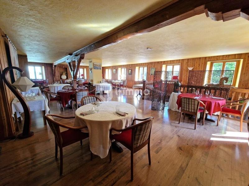 Local commercial - 1 220 m² - 20 pièces