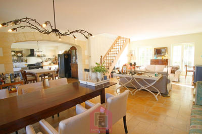 Propriété - 395 m² - 12 pièces