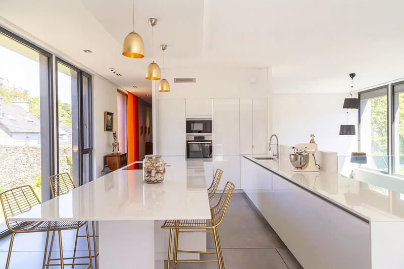 Maison - 280 m² - 7 pièces