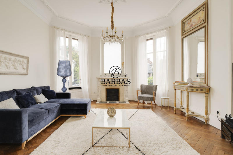 Propriété - 577 m² - 11 pièces