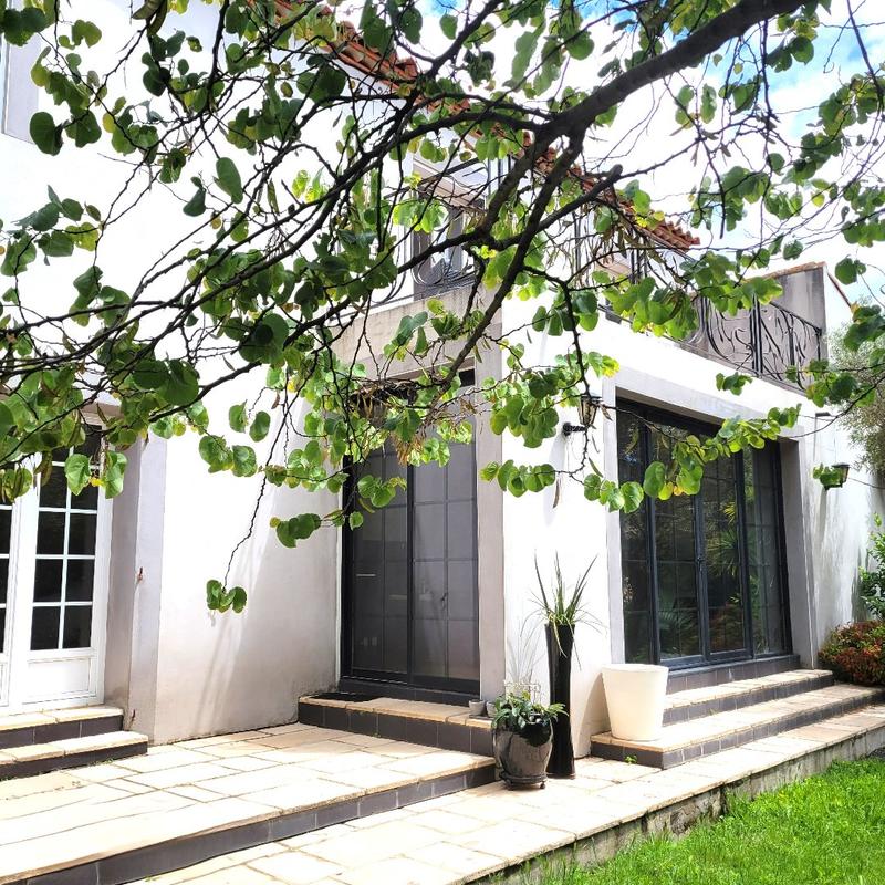 Maison - 265 m² - 11 pièces