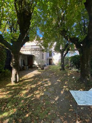 Maison - 410 m² - 11 pièces