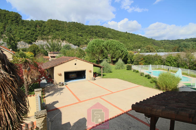 Maison - 315 m² - 8 pièces