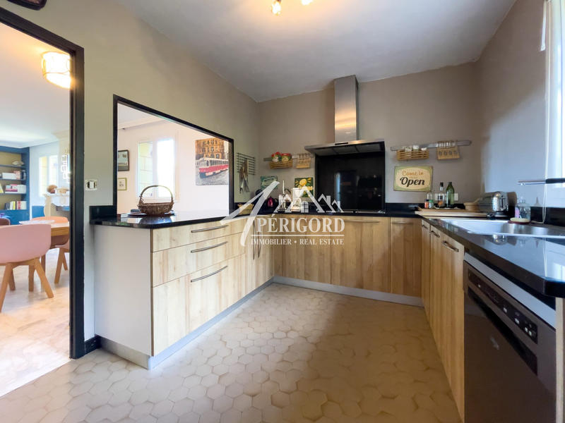 Maison traditionnelle - 190 m² - 9 pièces