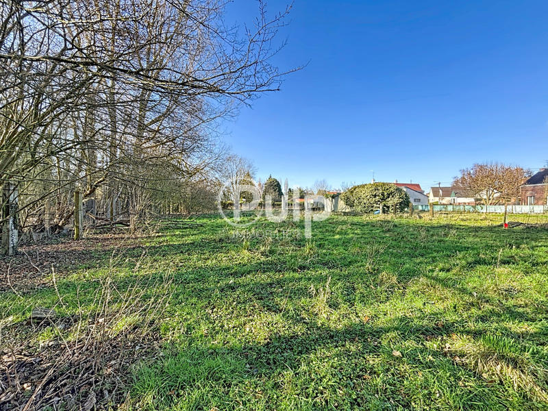 Terrain constructible - 883 m²