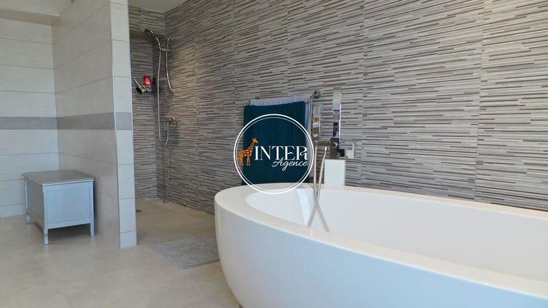 Villa - 250 m² - 8 pièces