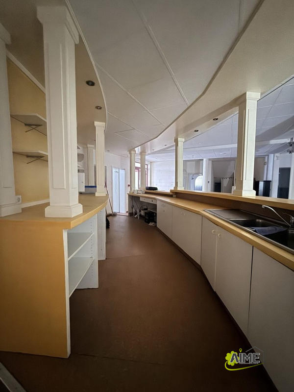 Local commercial - 900 m² - 4 pièces