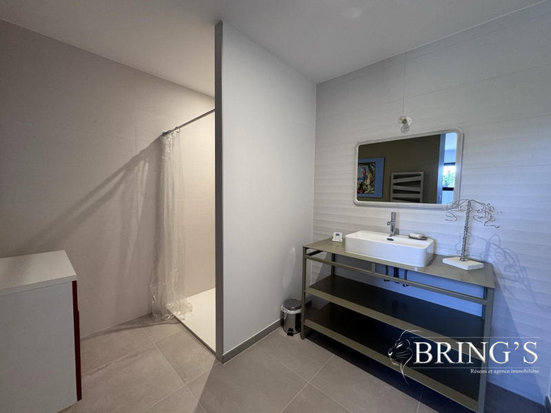 Maison - 221 m² - 7 pièces