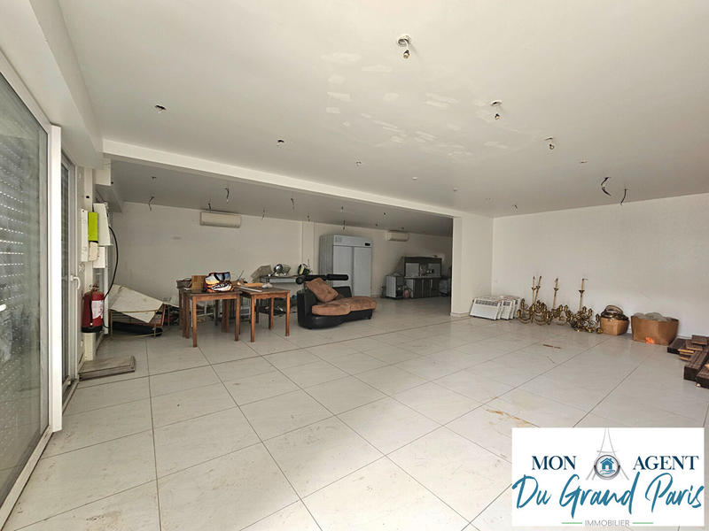 Local commercial - 120 m² - 4 pièces