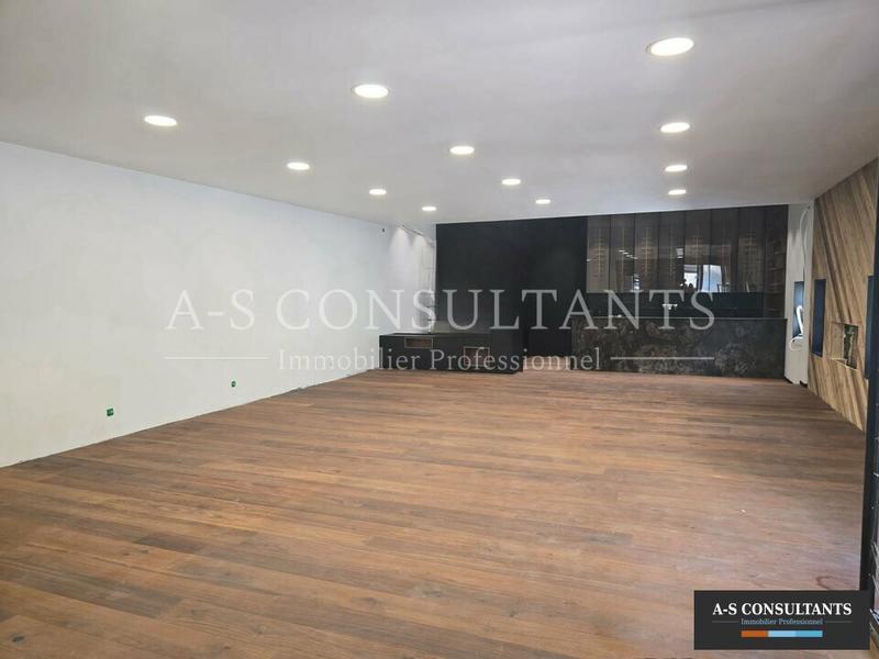 Local d'activité / Entrepôt - 290 m²