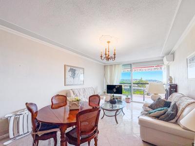 Appartement - 99 m² - 4 pièces