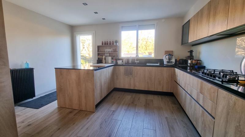 Maison - 240 m² - 8 pièces