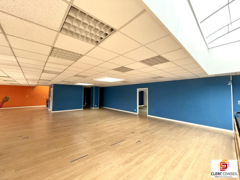 Local d'activités - 696 m²