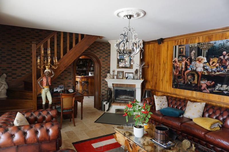 Propriété - 240 m² - 8 pièces