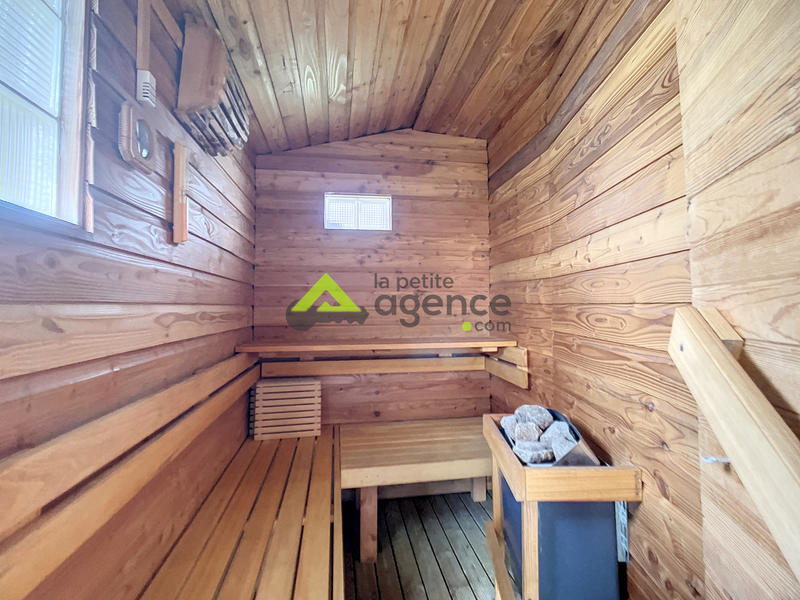 Propriété - 180 m² - 15 pièces