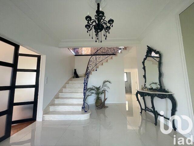 Maison - 290 m² - 9 pièces