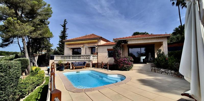 Villa - 204 m² - 6 pièces