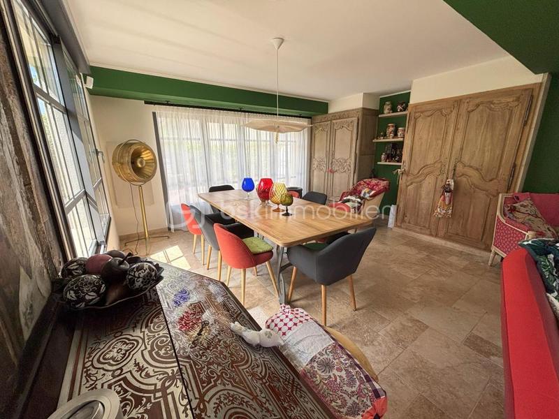 Maison traditionnelle - 200 m² - 6 pièces