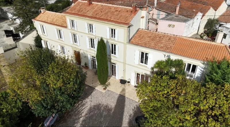 Propriété - 307 m² - 9 pièces