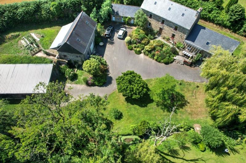 Maison - 233 m² - 9 pièces