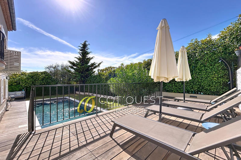 Maison - 207 m² - 6 pièces