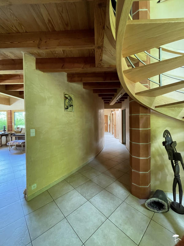 Maison contemporaine - 245 m² - 10 pièces