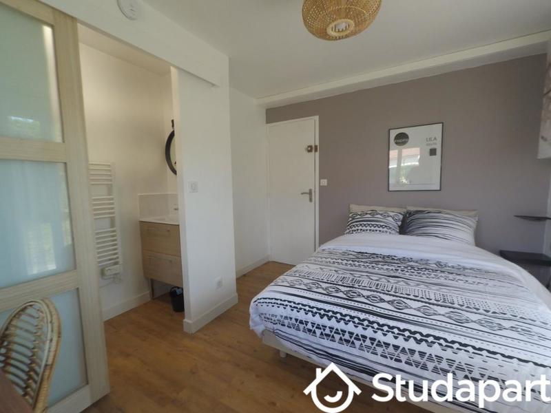 Chambre - 10 m² - 1 pièce