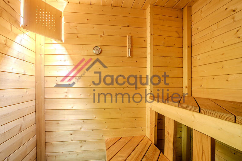 Maison - 300 m² - 9 pièces